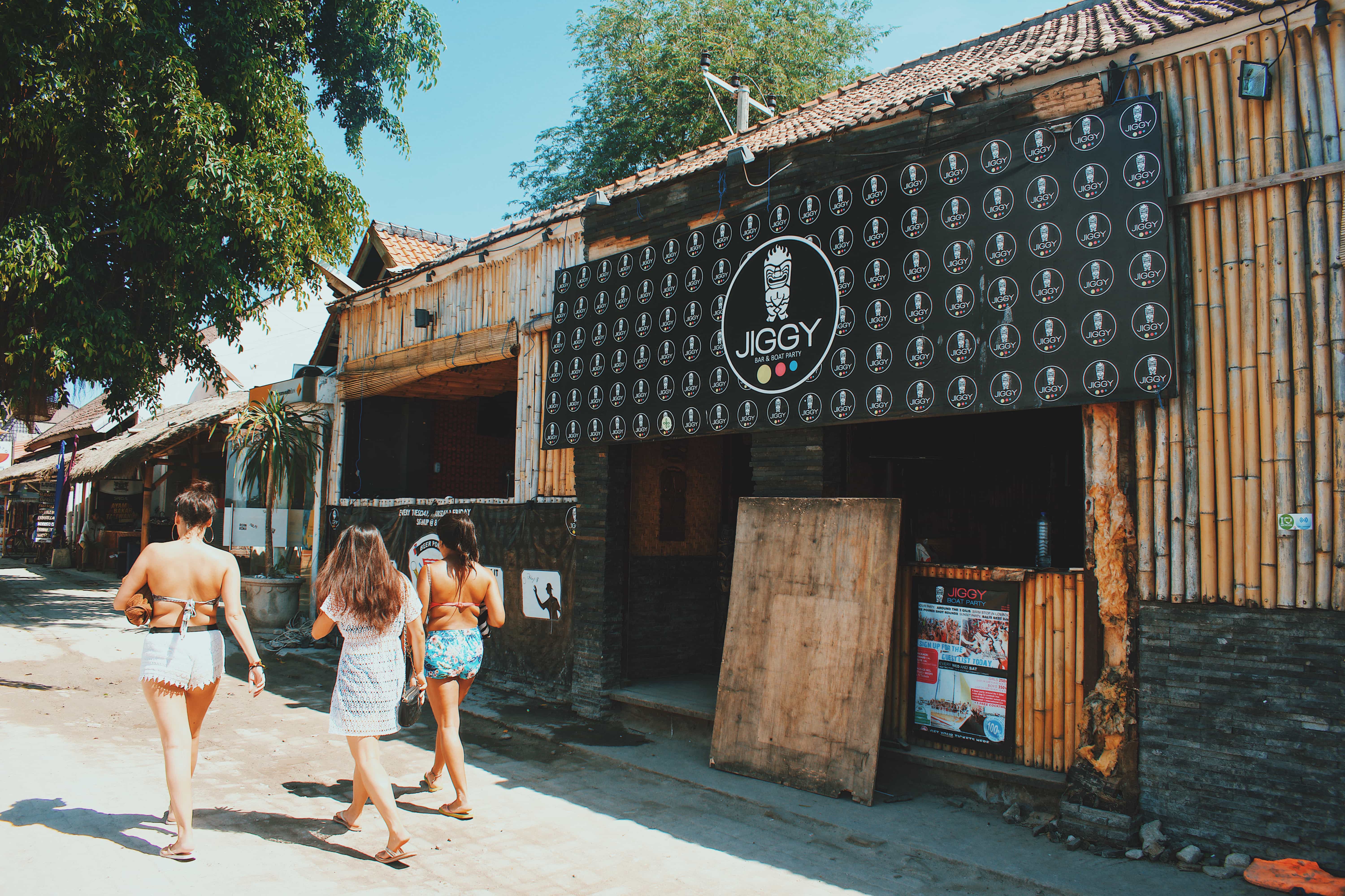 things to do in gili trawangan, how to get to Gili Trawangan, gili trawangan viewpoint, things to do in gili air, places to go in gili trawangan, romantic things to do in gili trawangan, gili islands, gili trawangan booze cruise