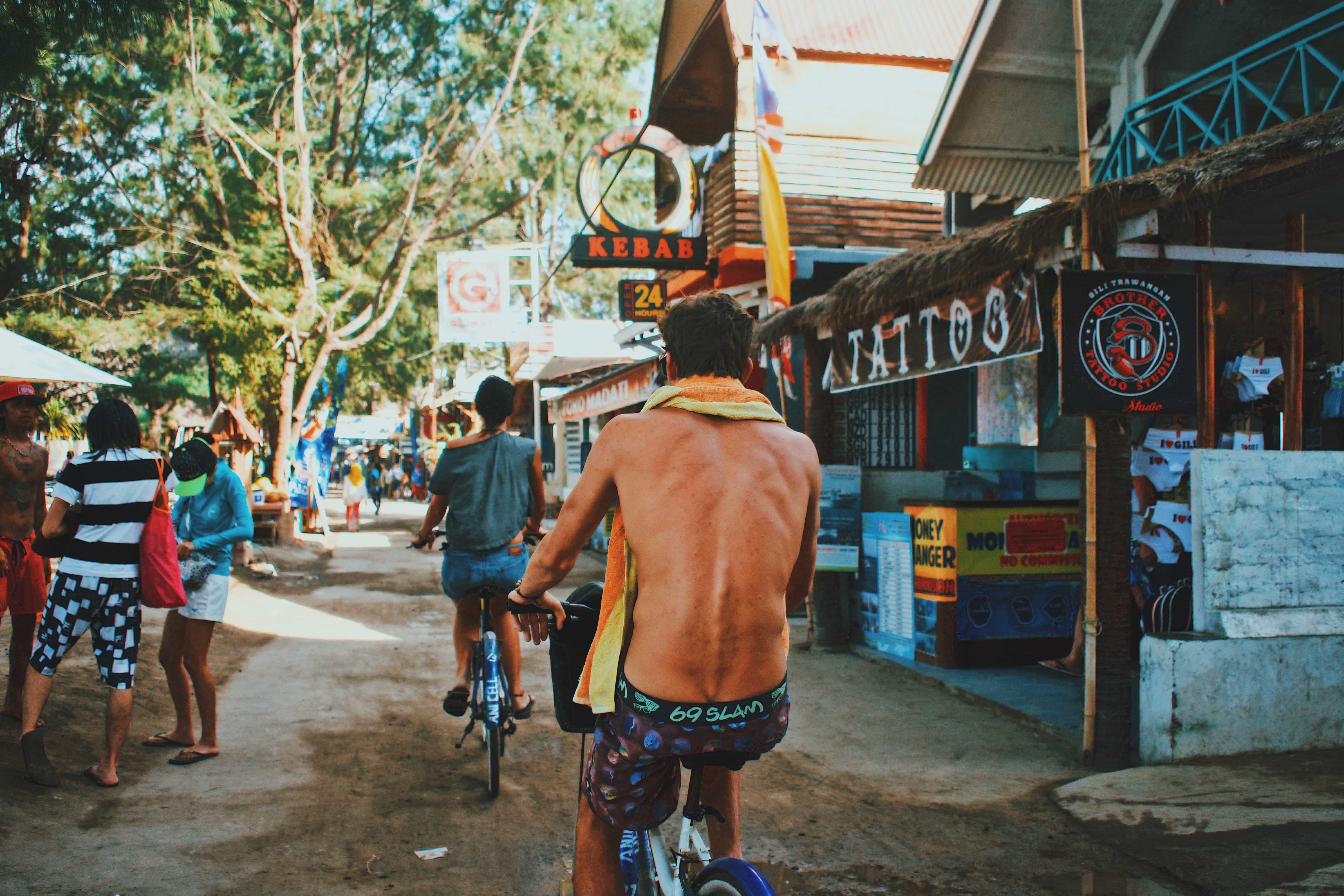 things to do in gili trawangan, how to get to Gili Trawangan, gili trawangan viewpoint, things to do in gili air, places to go in gili trawangan, romantic things to do in gili trawangan, gili islands, gili trawangan booze cruise