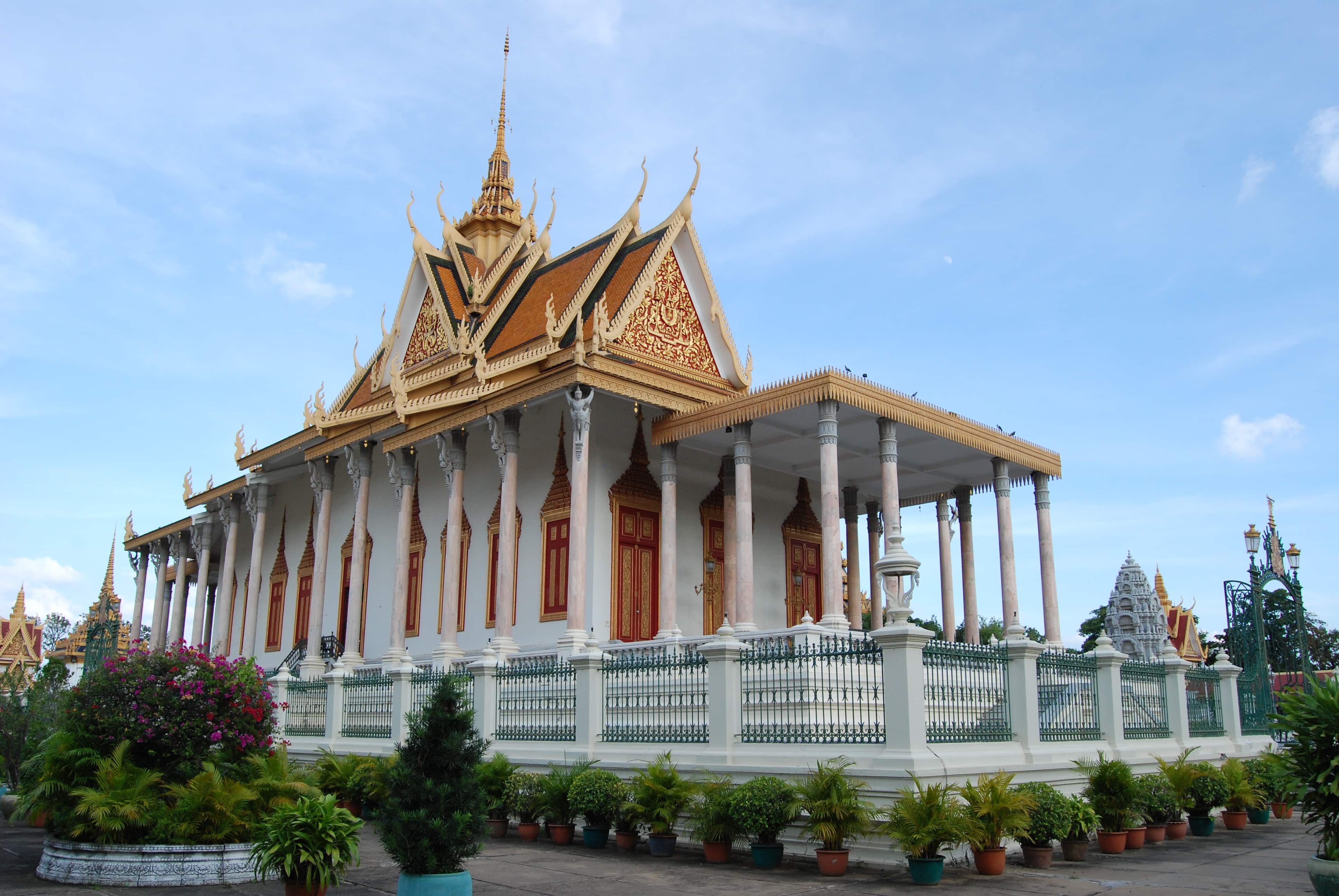 How to Get From Siem Reap to Phnom Penh Best Way 3 things to do in Phnom Penh, Silver Pagoda, Royal Palace in Phnom Penh, things to do in Phnom Penh, Phnom Penh travel guide