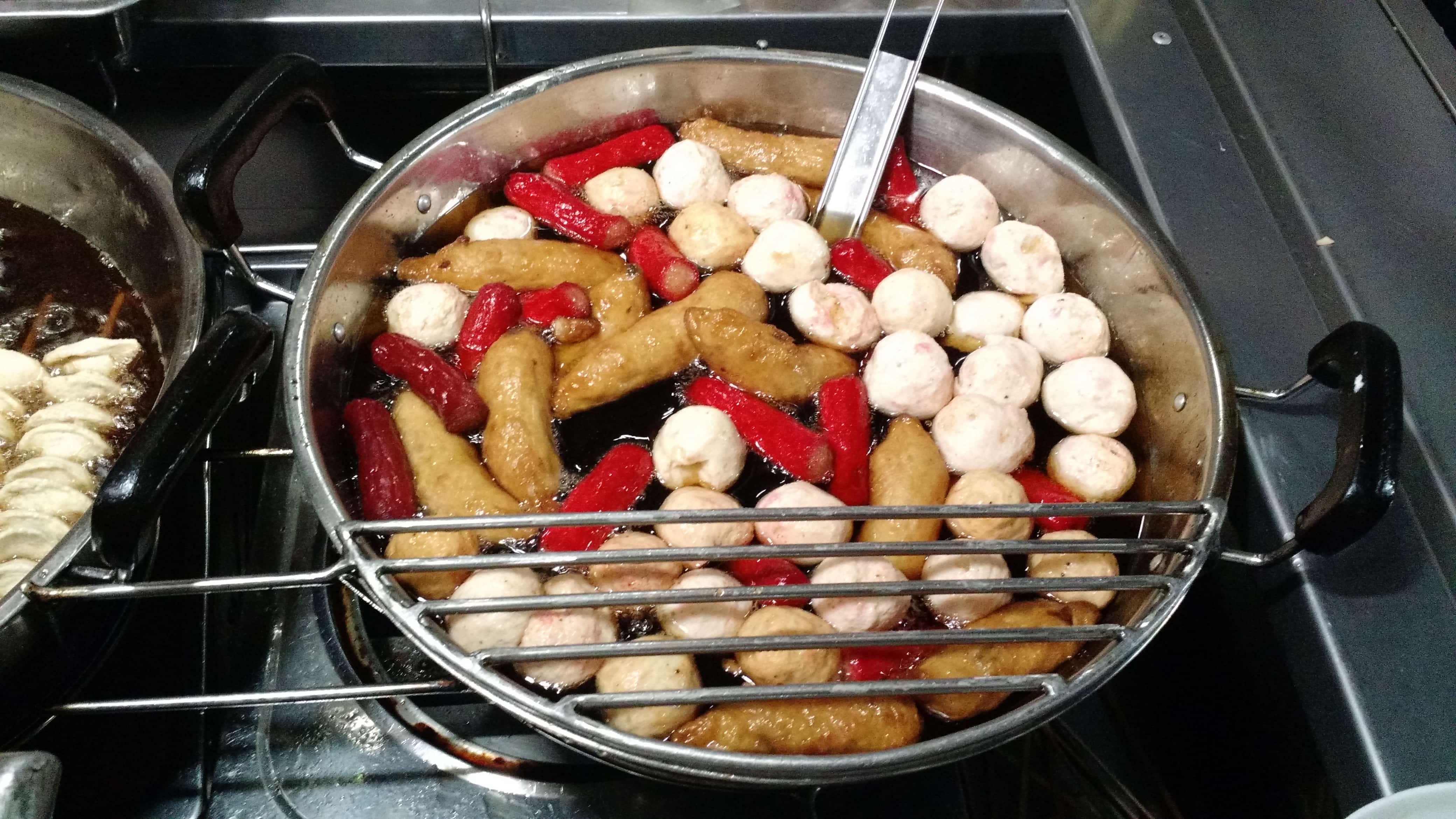 things to do in Angeles city, where to eat in Angeles city, how to get to angesles city, Holy Rosary Parish Church, zoocobia fun zoo, fontana water park, puning hot spring, resorts in angeles city, festivals in Angeles city, where to sleep in Angeles city