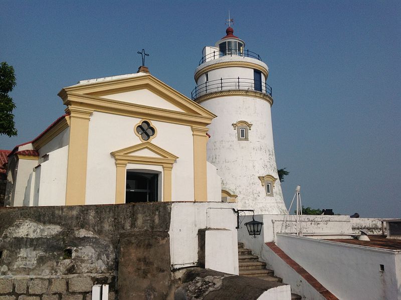 800px Guia Lighthouse and Chapel
