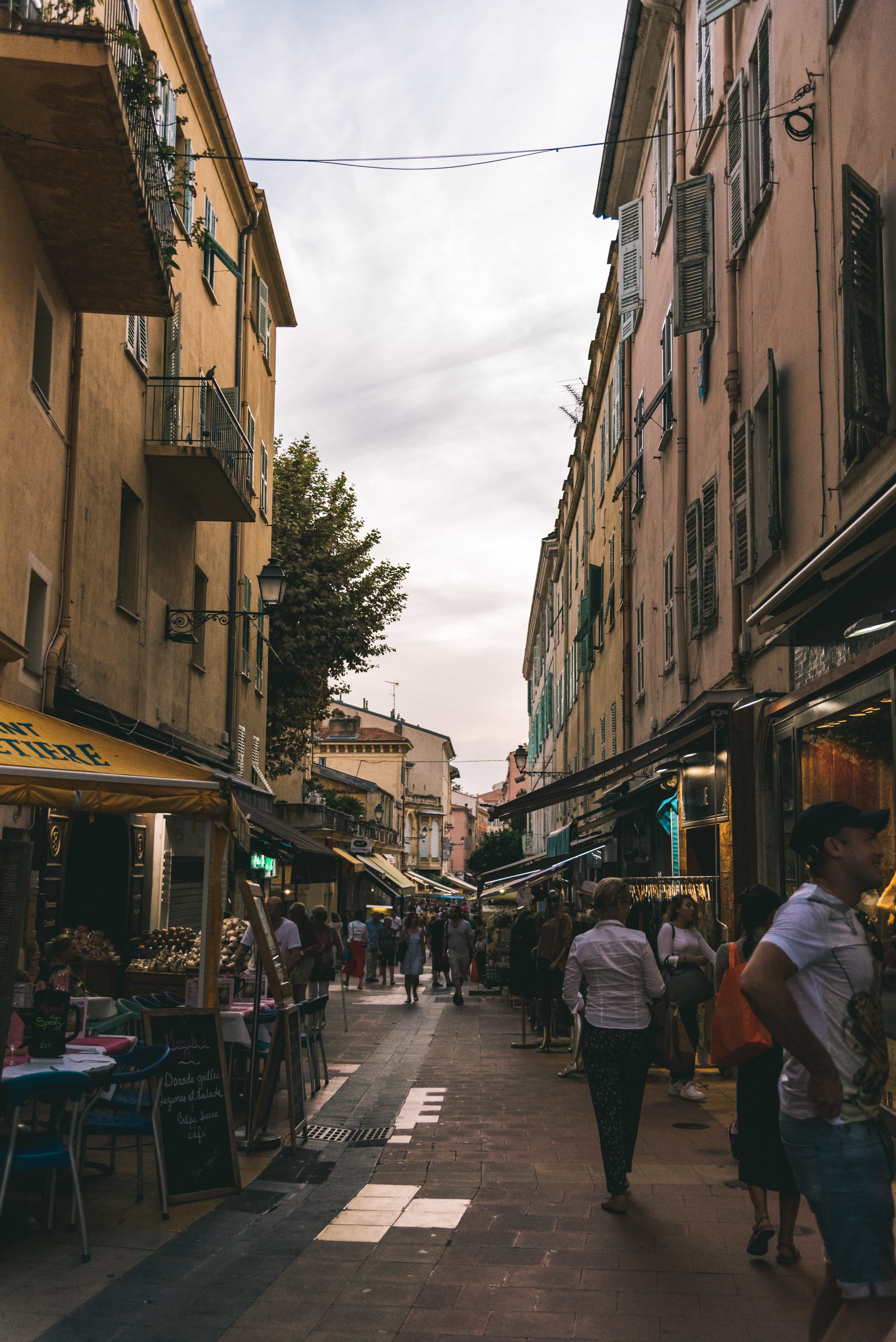 Things to do in Nice, Places to visit in Nice, Beaches in Nice, bibycle around Nice, day trip to Montecarlo, day trip to Menton