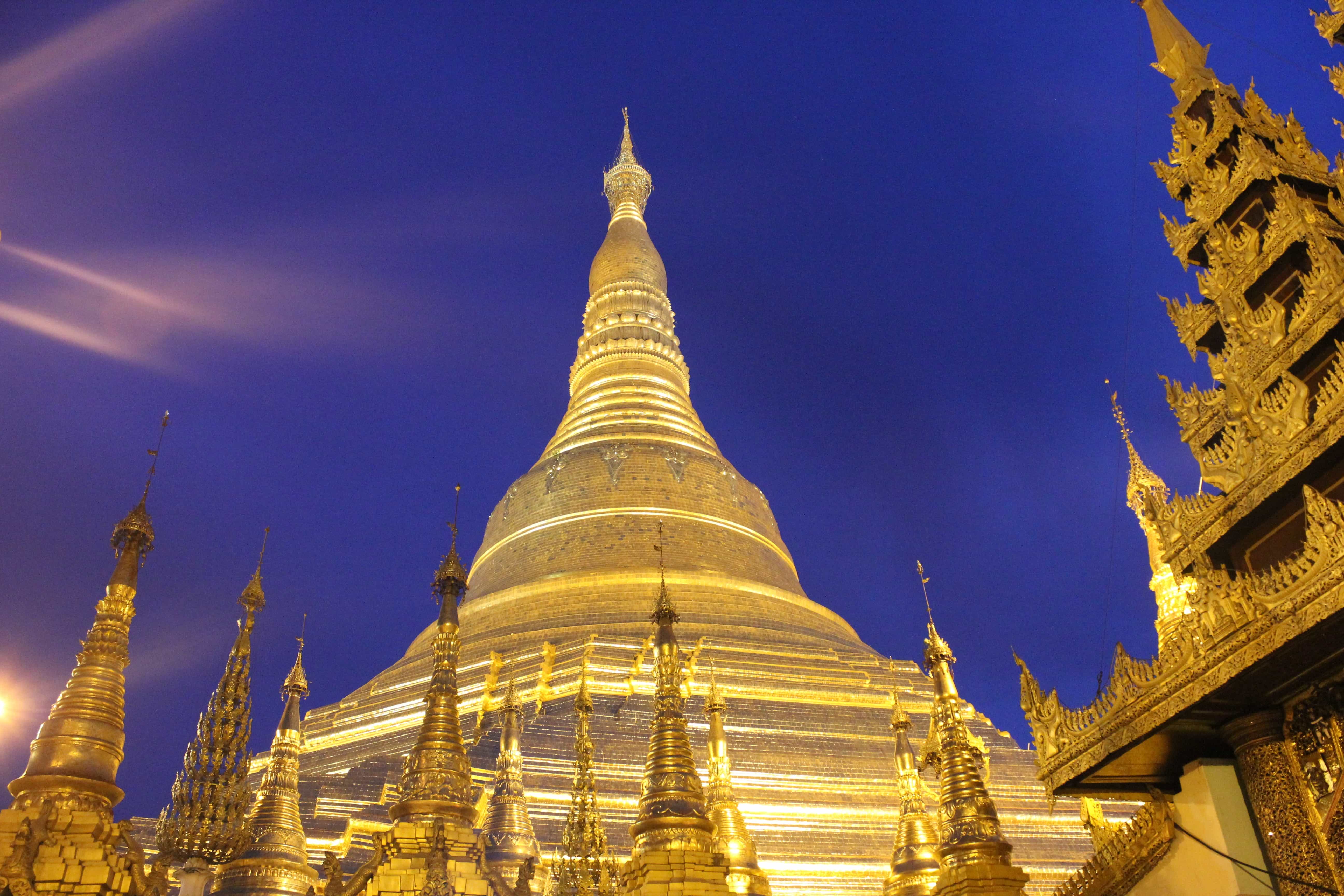 Shwedagon Pagoda, Instagrammable places in Myanmar