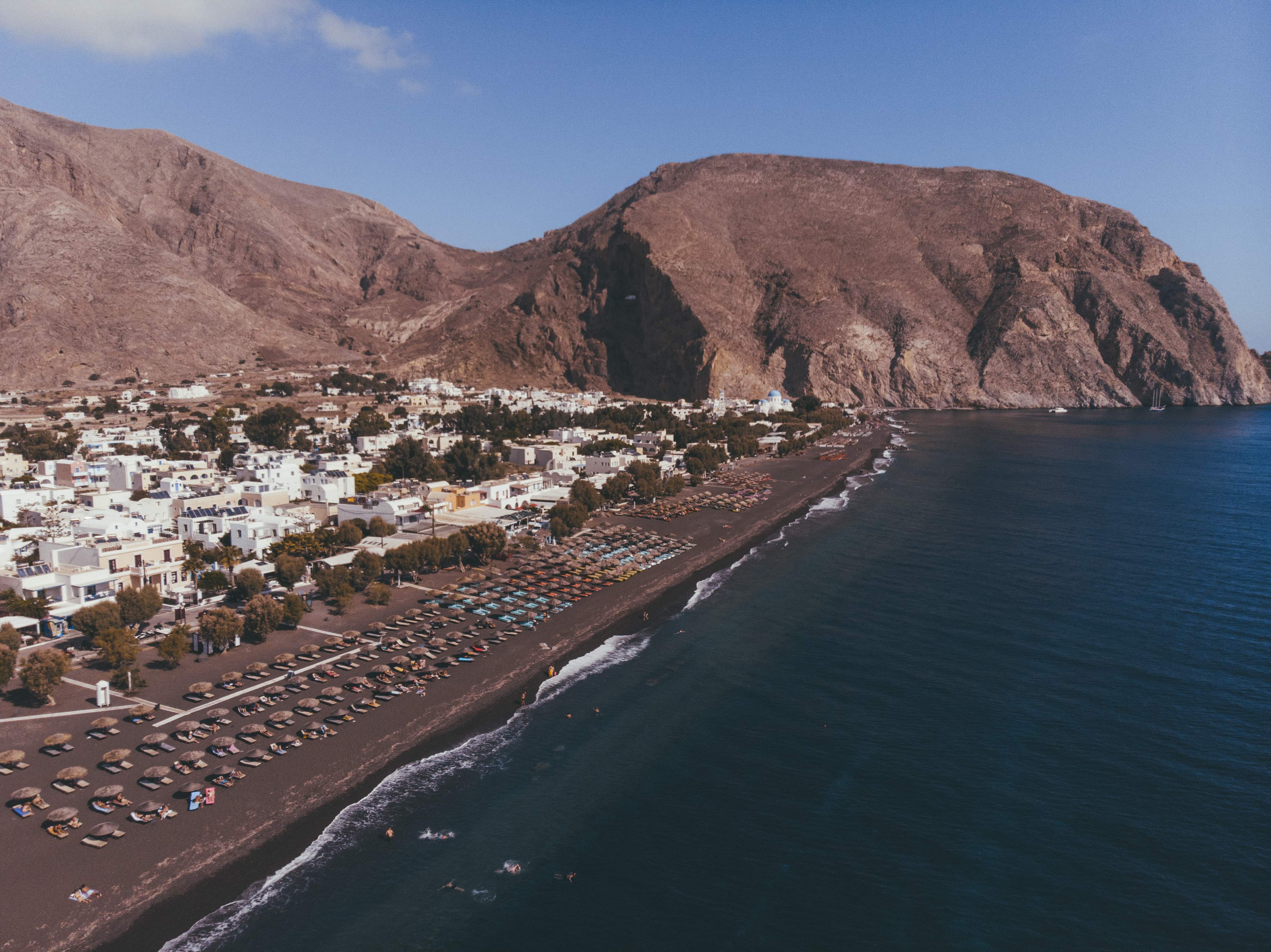 instagrammable places in Greece, Perissa Beach in Santorini