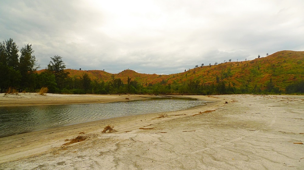 Zambales Island Hopping, Capones Island, Island hopping in Zambales, Zambales travel guide, silanguin cove