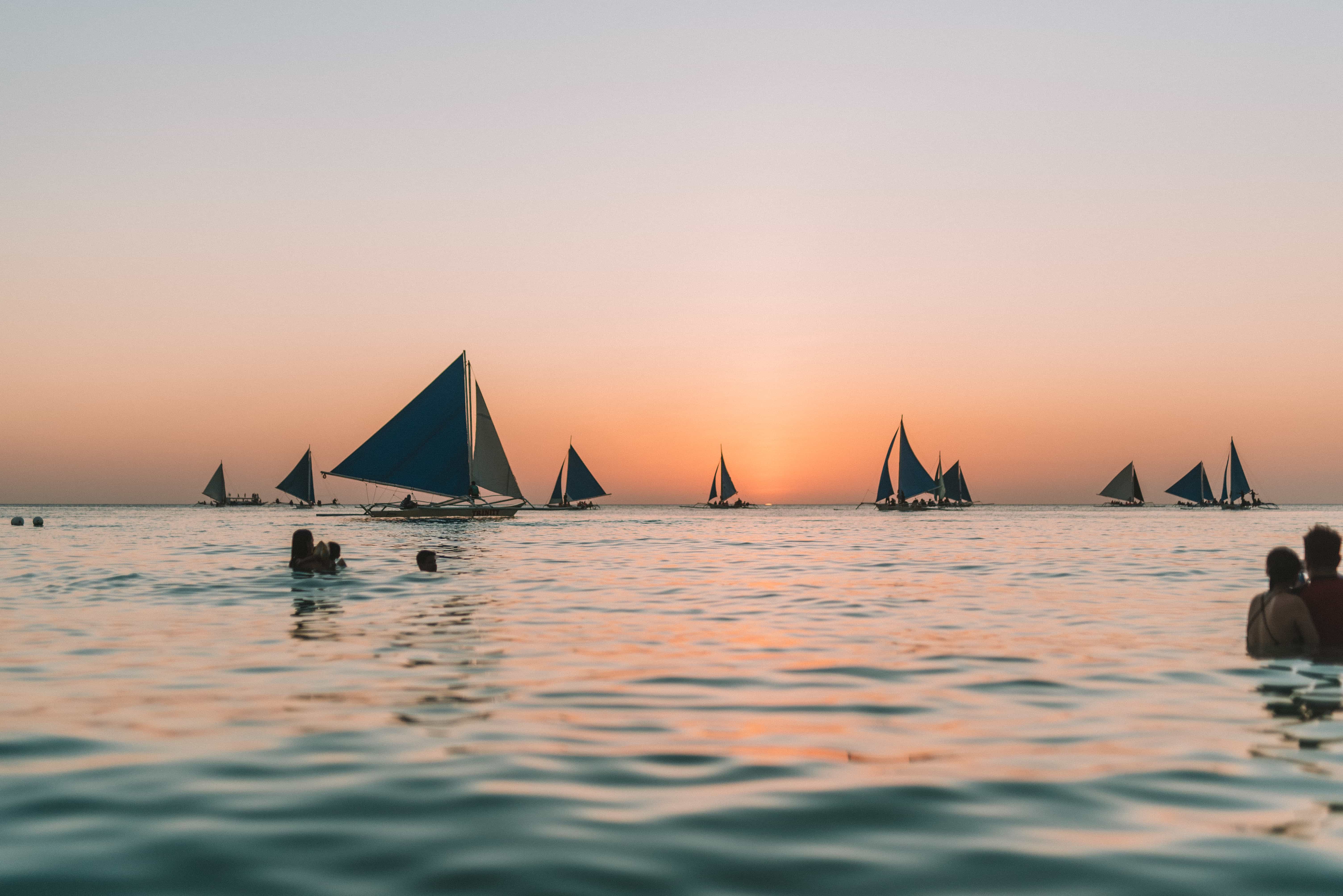 Things to do in Boracay Island, Boracay island travel guide, budget travel in boracay island, Boracay Island, sunset in Boracay, paraw sailing at sunset time in Boracay island