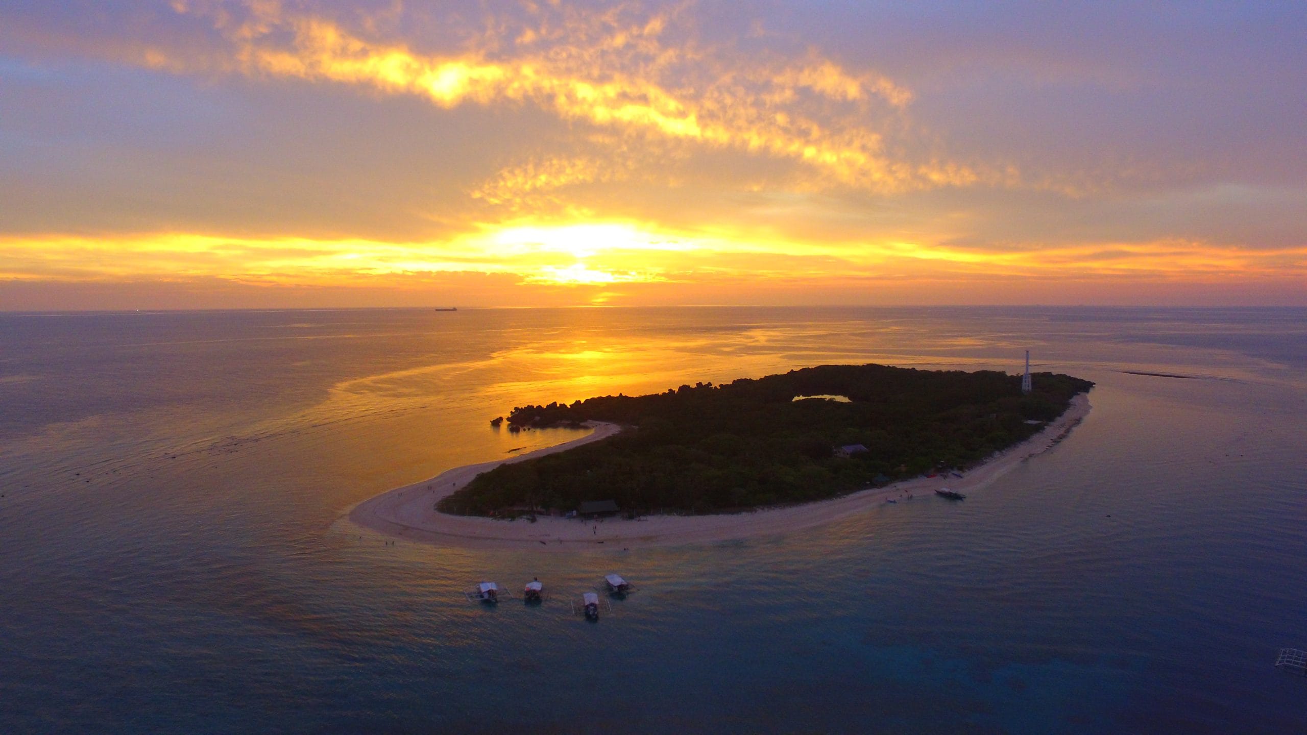 Dumaguete to Apo Island, Sunset in Apo Island, Apo Island travel guide, how to get to Apo Island, things to know before visiting Apo Island