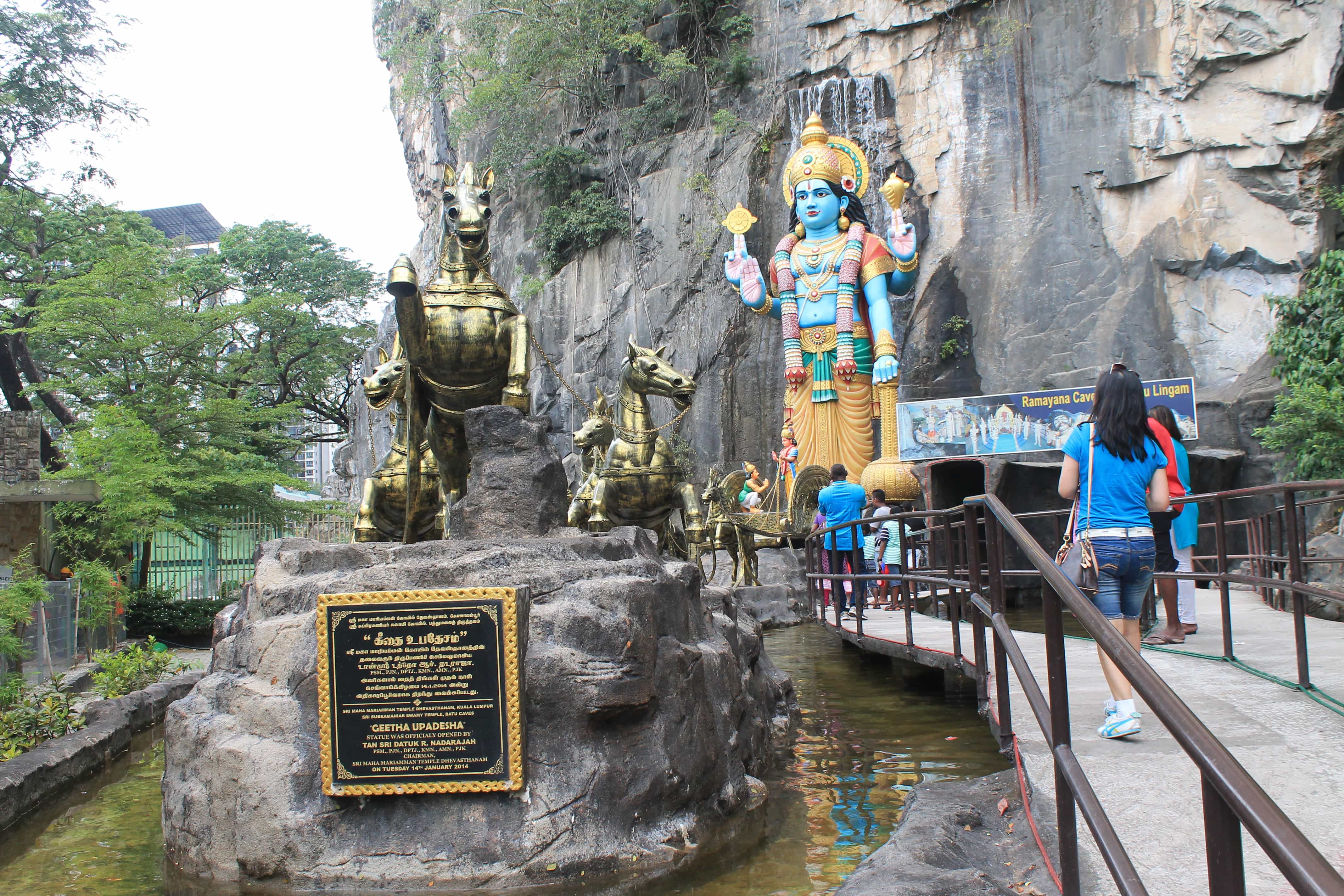 kuala lumpur to batu caves, how to get to batu caves, kl sentral to batu caves, batu caves entrance fee, batu caves steps