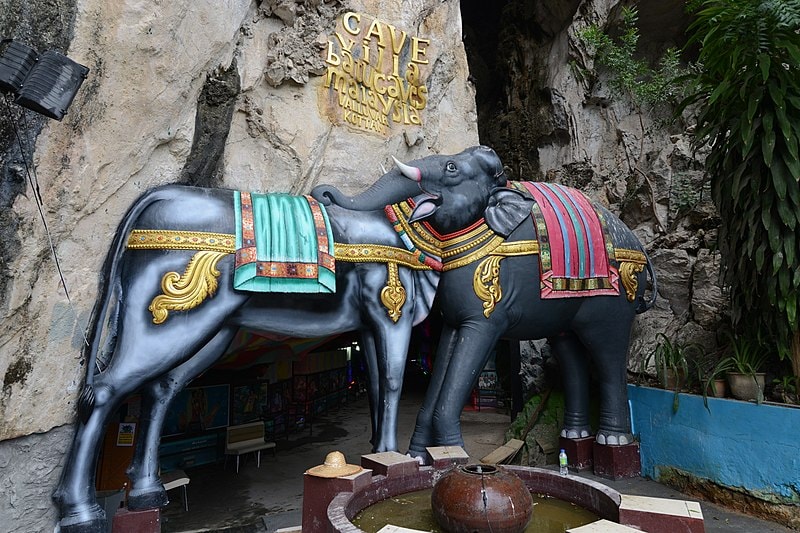 kuala lumpur to batu caves, how to get to batu caves, kl sentral to batu caves, batu caves entrance fee, batu caves steps