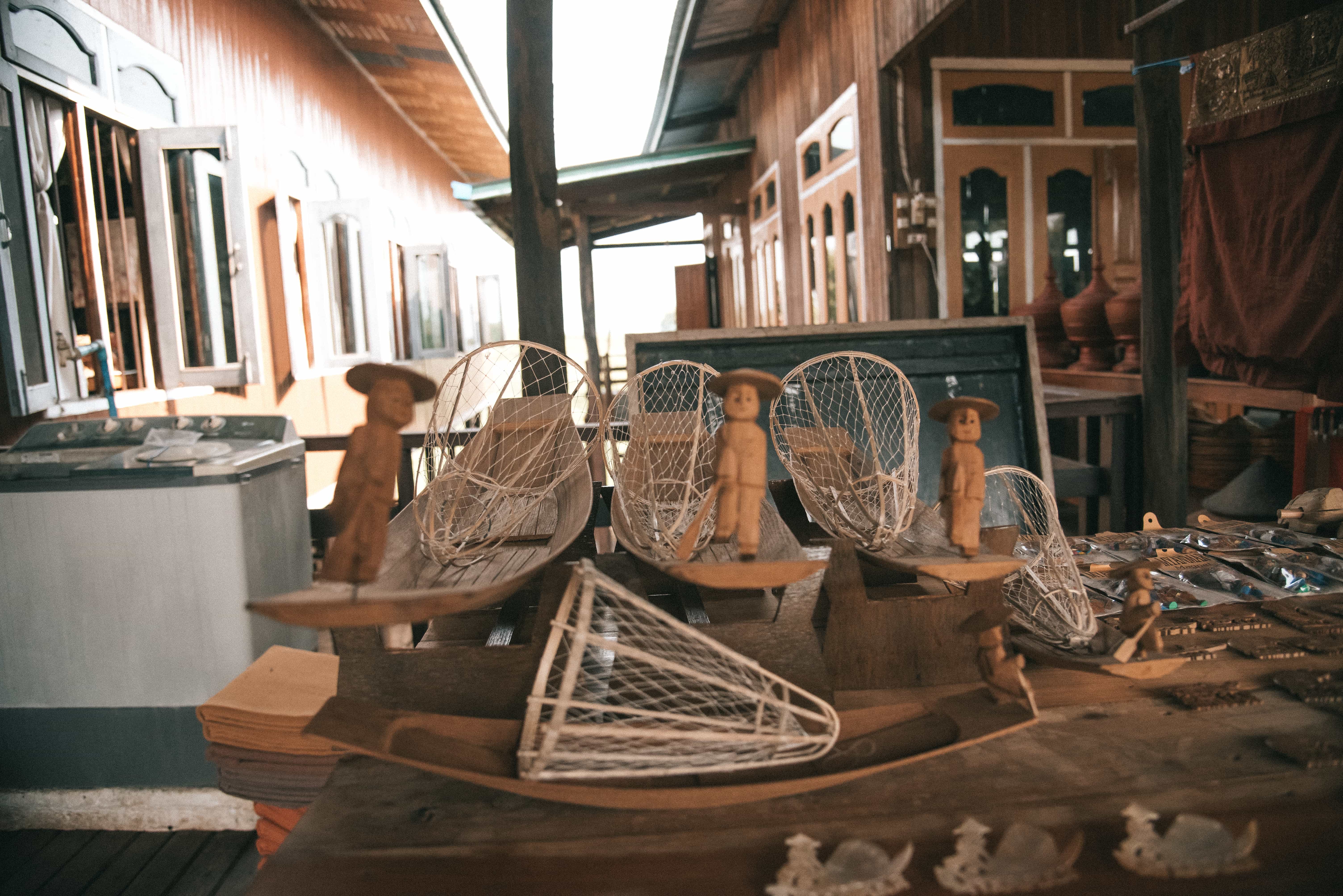 Inle Lake travel guide, things to do in inle Lake, Inle boat tour, bamboo souvenirs in Inle Lake