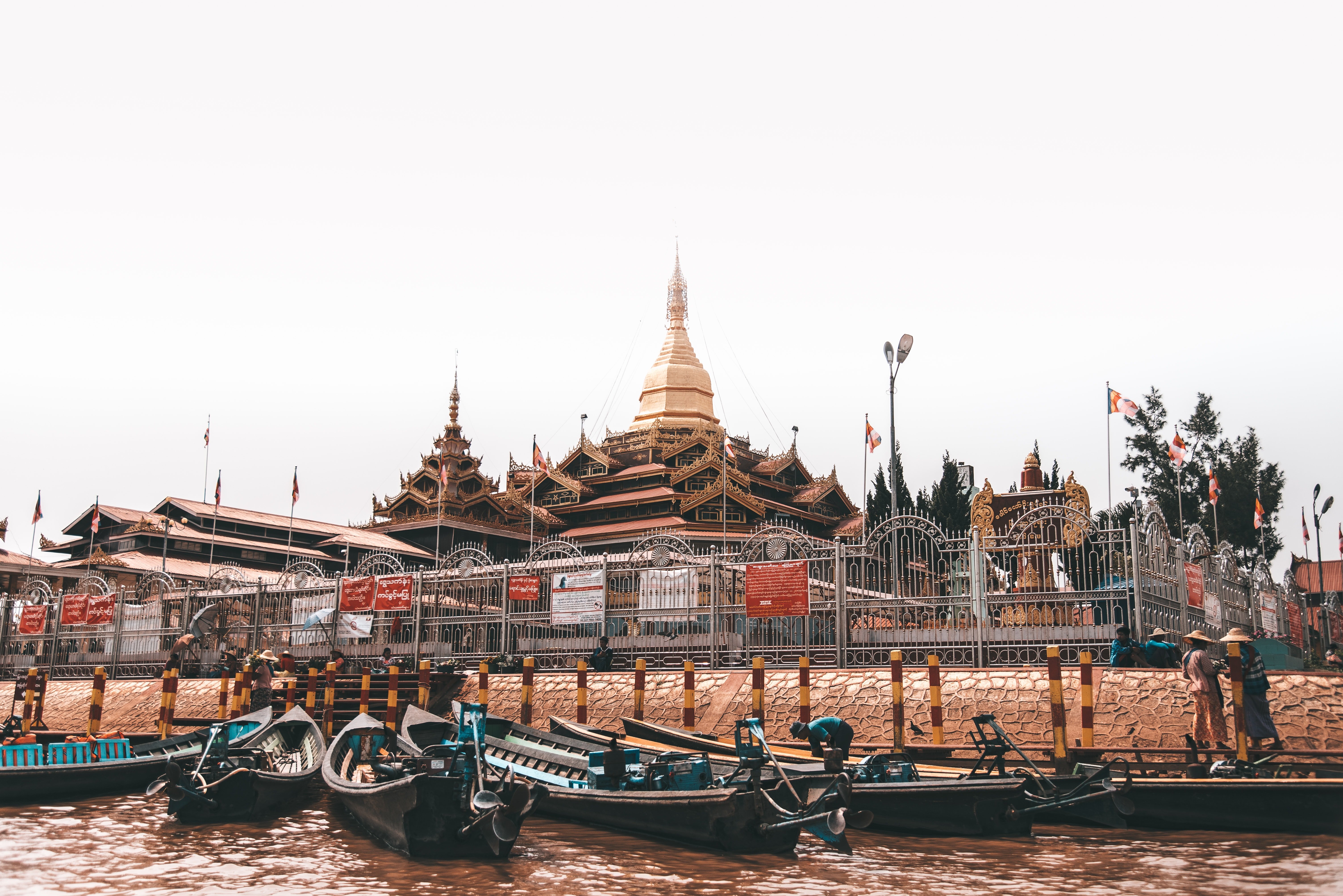 Inle Lake travel guide, things to do in inle Lake, Inle boat tour, Pagoda in Inle Lake