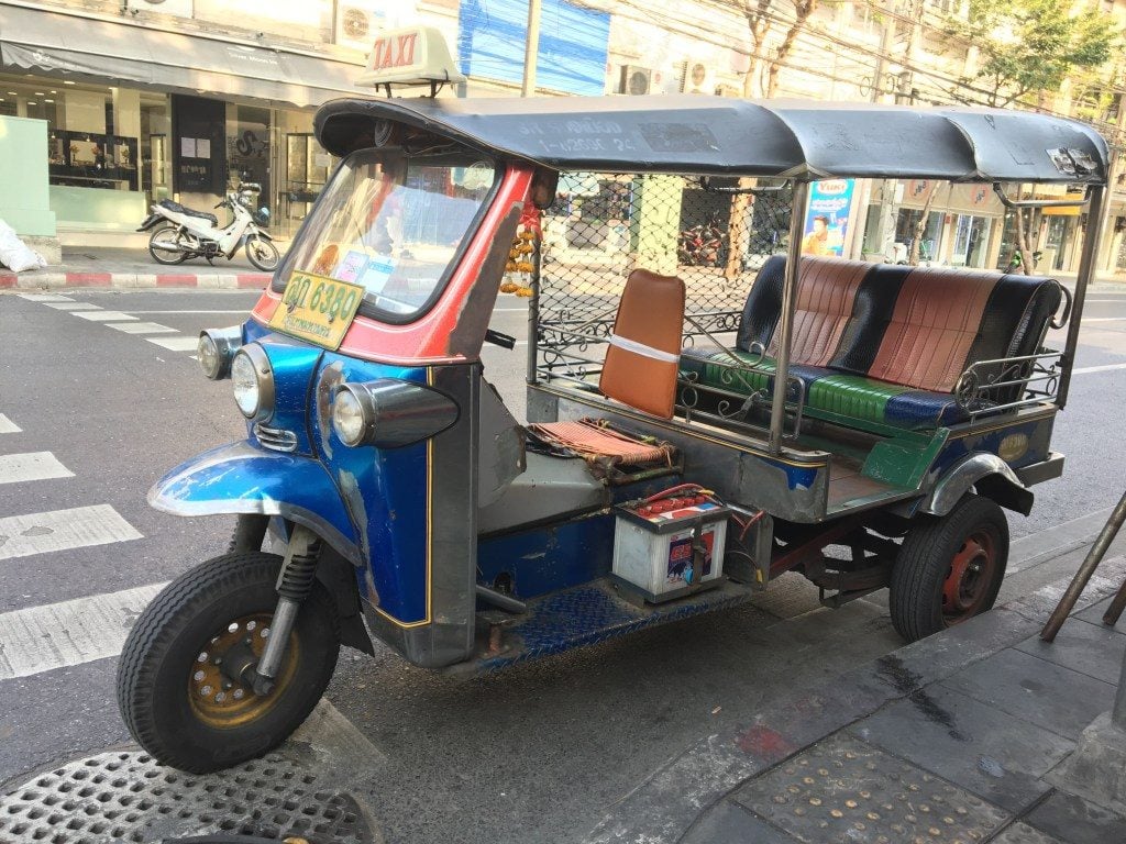 Tuk tuk Chiang Mai airport, Bus Chiang Mai Airport, Chiang Mai airport to city, Chiang Mai airport to city center, How To Get From Chiang Mai Airport To City Center, how to move around Bangkok tuk tuk, tuk tuk