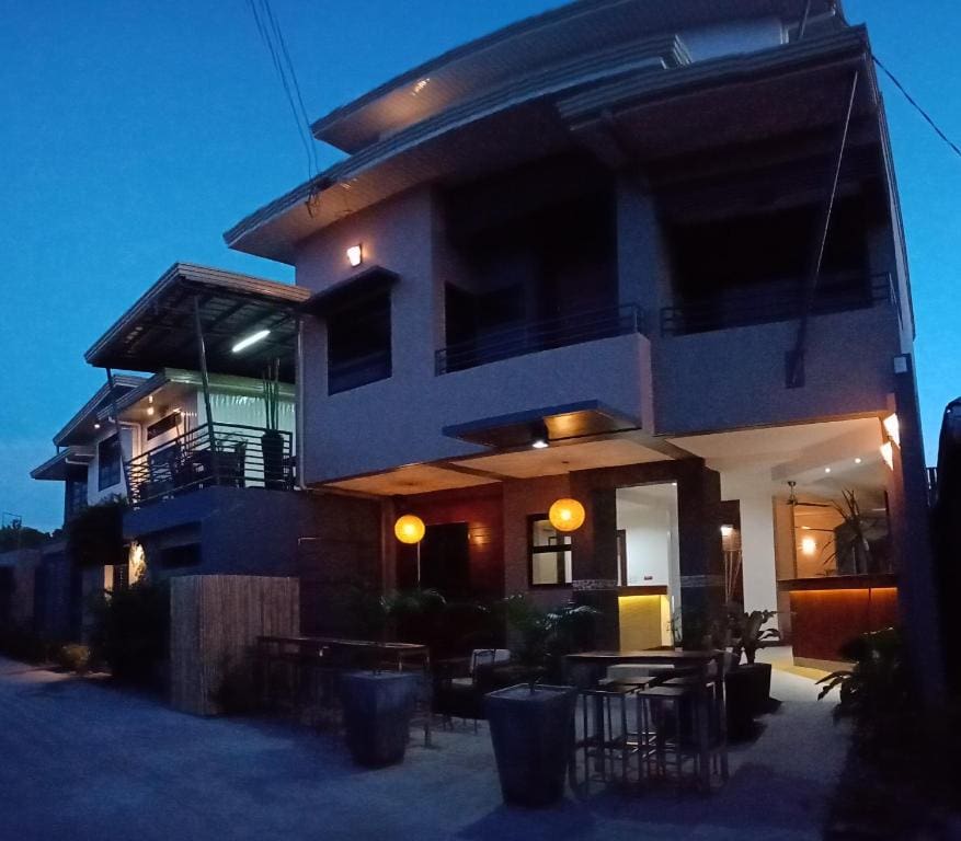 where to stay in zambales