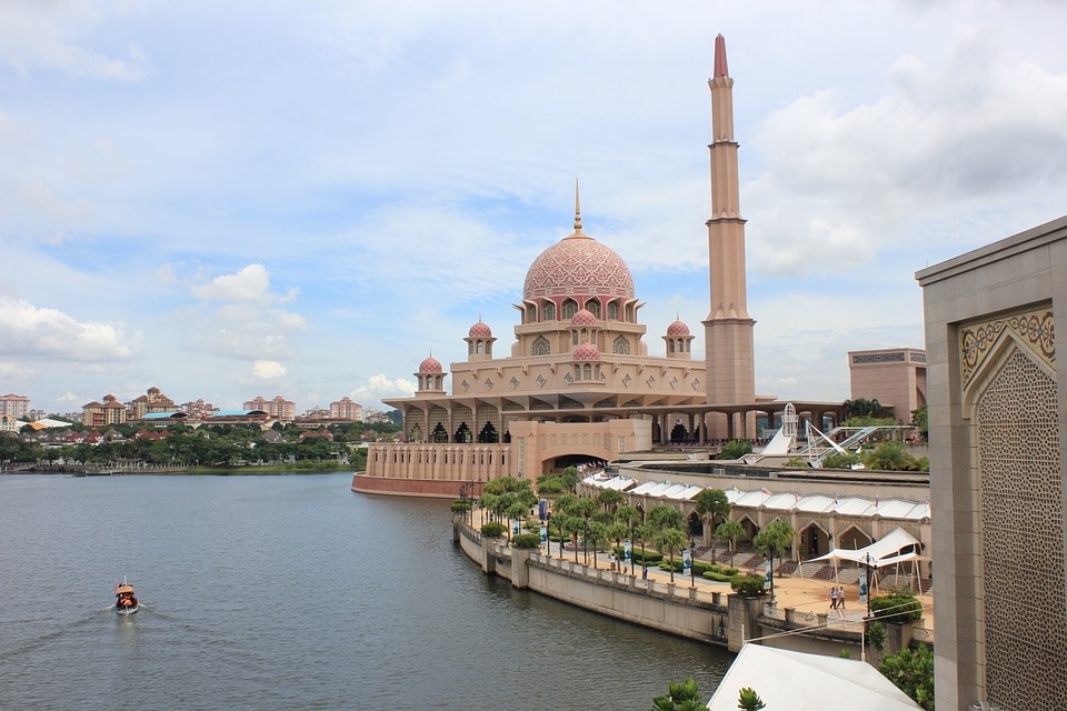  Instagrammable palces in Kuala Lumpur, Putrajaya Mosque
