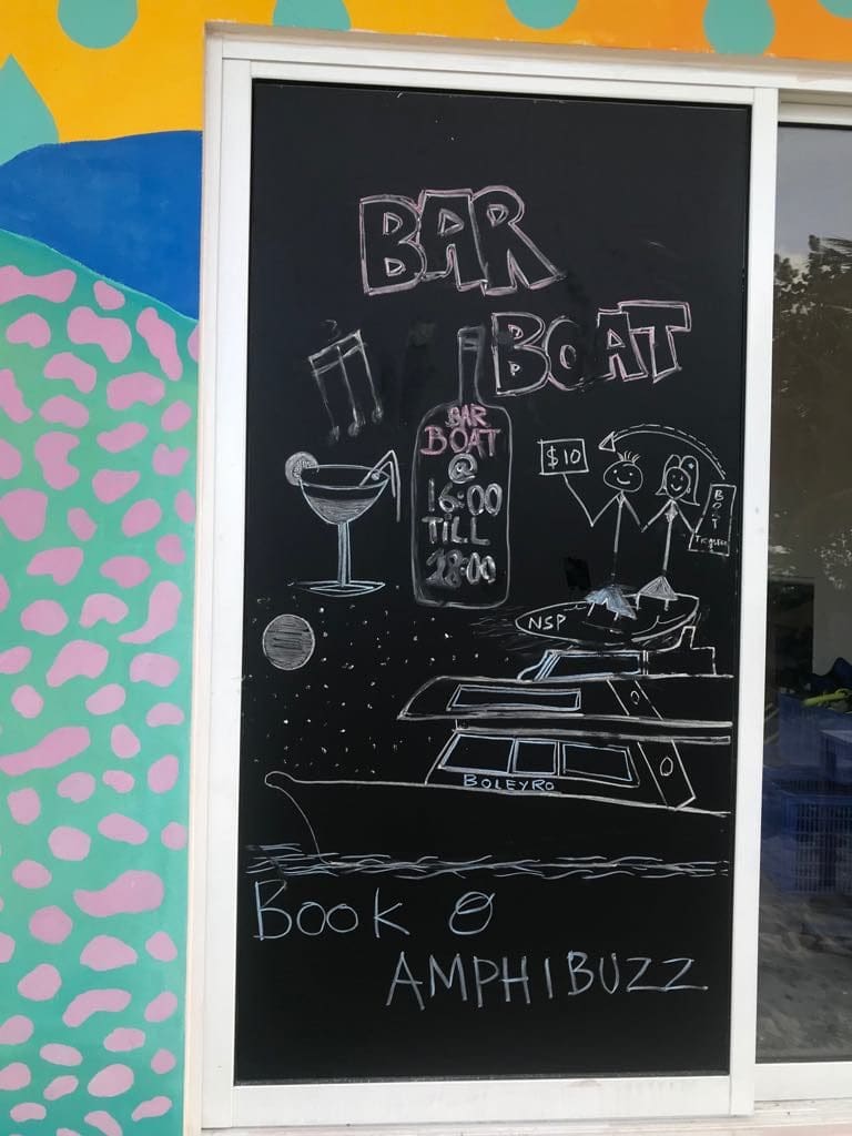 Floating bar in Thulusdhoo