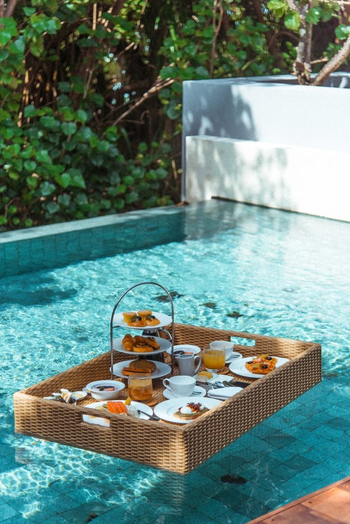 floating breakfast