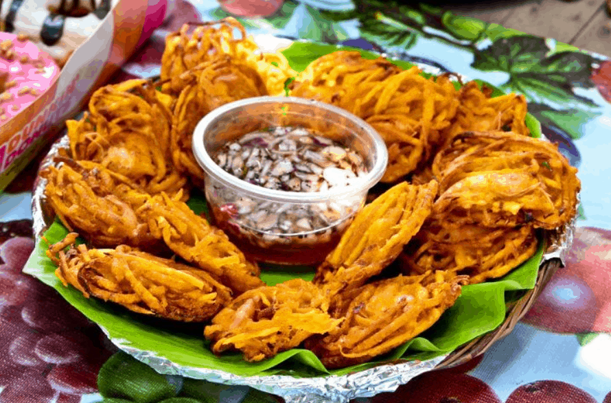 Filipino street food, Okoy, 
filipino snacks, philippine snacks, filipino merienda 