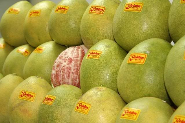 Philippine Fruits: 25 Best Fruits in the Philippines to Try 24 Pomelo,