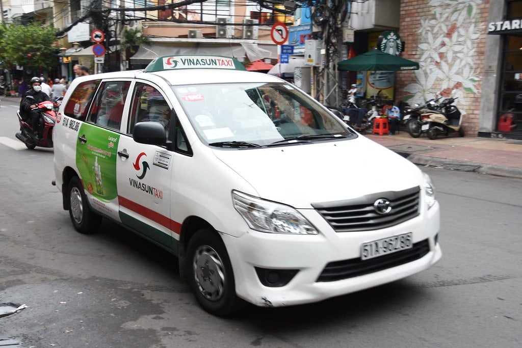 Saigon taxi, Ho chi Minh city taxi, ho chi minh airport to city, ho chi minh airport transfer, ho chi minh airport to district 1, saigon airport to city, taxi from ho chi minh airport, tan son nhat airport, ho chi minh airport to district 1 time 