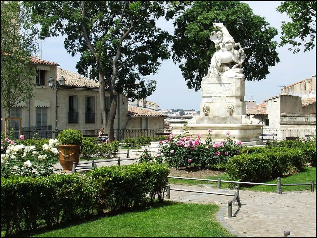 Place de la Canourgue, things to do in Montpellier, Montpellier tourist spots