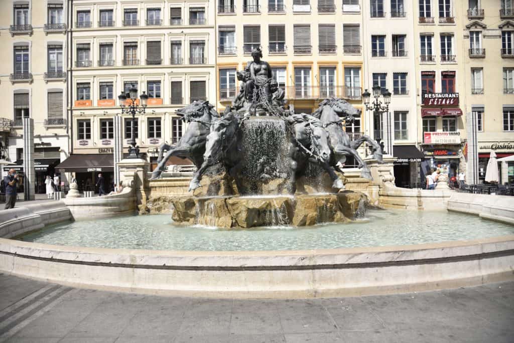 Things to do in Lyon, Lyon Tourist Spots, Fountain Hotel de Ville Square Lyon