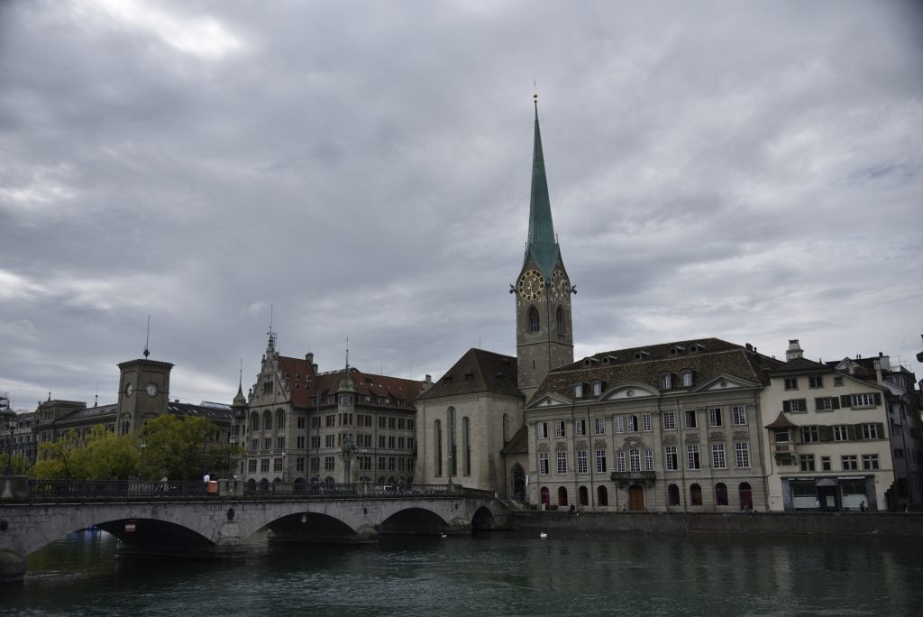 Rathausbrücke, most instagrammable places in zurich, instagrammable spots Zurich, Münsterbrücke is a walking bridge