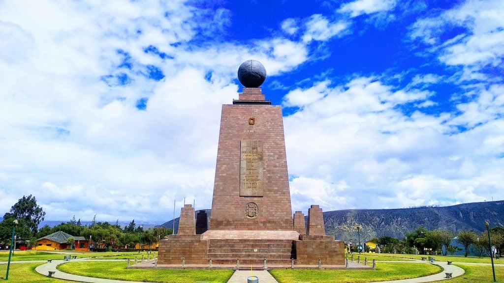 Ecuador Travel Tips, things to know before visiting Ecuador, facts about Ecuador, mitad del mundo