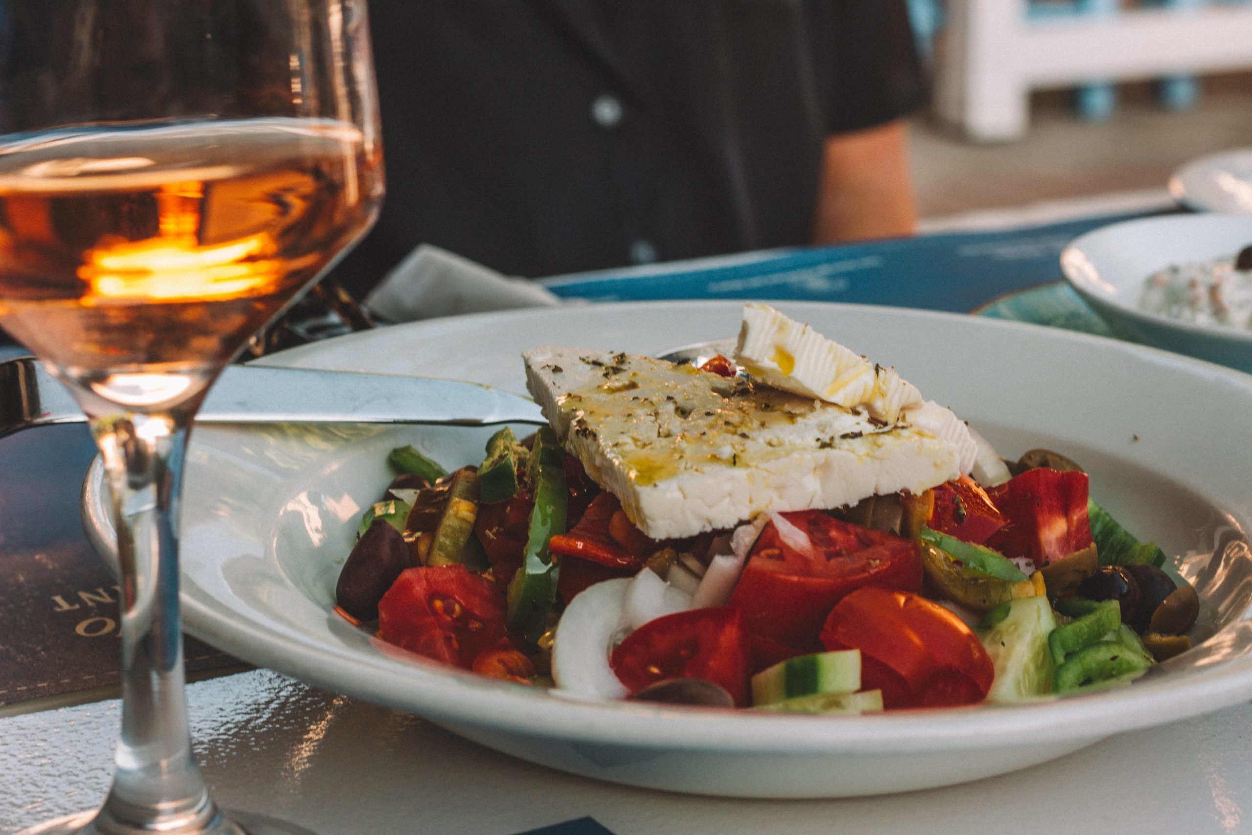 7 Tourist Traps to Avoid in Greek Islands And How To Avoid Them 4 How To Make Greek Salad (Recipe Guide) Tips And Calories, Greek Food, Greek Dishes, Greek cuisine, Food in Greece, traditional food in Greece, desserts in Greece, Greece desserts, Greece drinks