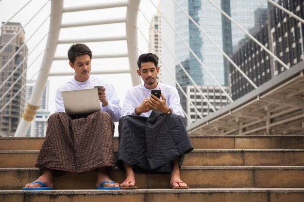 50 Sri Lanka Travel Tips And Things To Know Before Visiting Sri Lanka For First Timers 14 Sri Lanka travel tips, things to know before visiting Sri Lanka, facts about Sri Lanka, Longyi Sri Lanka