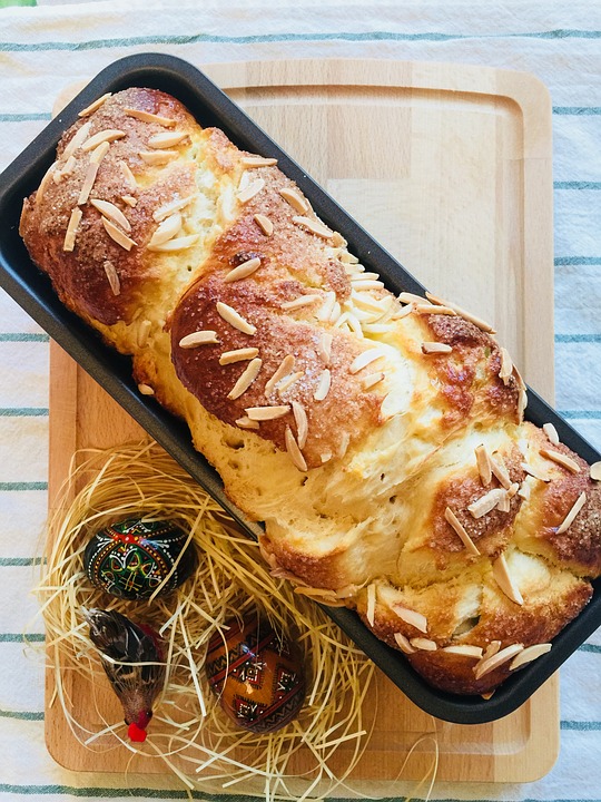 Romanian foods, Romanian desserts, Traditional food in Romania, What to eat in Romania, Desserts in Romania, Cozonac