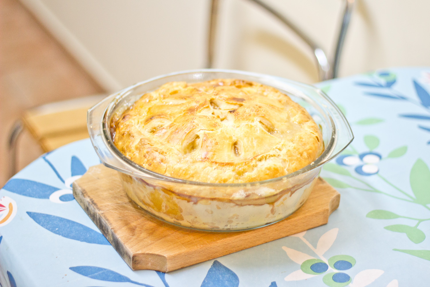 Romanian foods, Romanian desserts, Traditional food in Romania, What to eat in Romania, Desserts in Romania, Plăcintă cu mere 