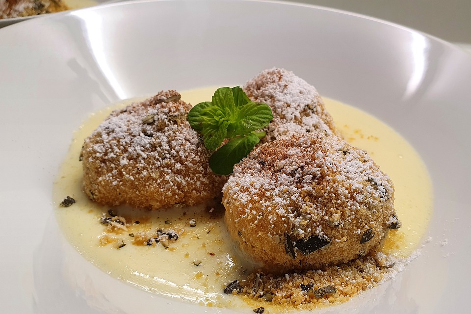 Romanian foods, Romanian desserts, Traditional food in Romania, What to eat in Romania, Desserts in Romania, papanasi