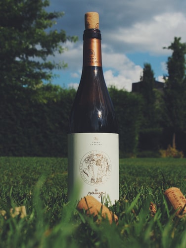 Romanian drinks, Top drinks in Romania, What to drink in Romania, Drinks in Romania, Wine, Romanian wine