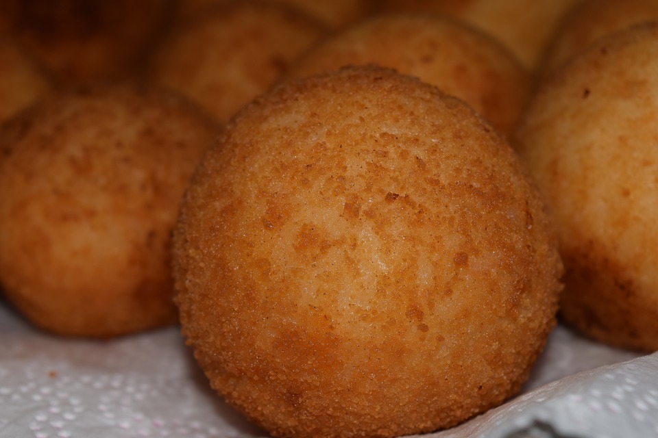 Arancini, Italian Food, Italian cuisine, traditional Italian food, food in Italy, Italian dishes