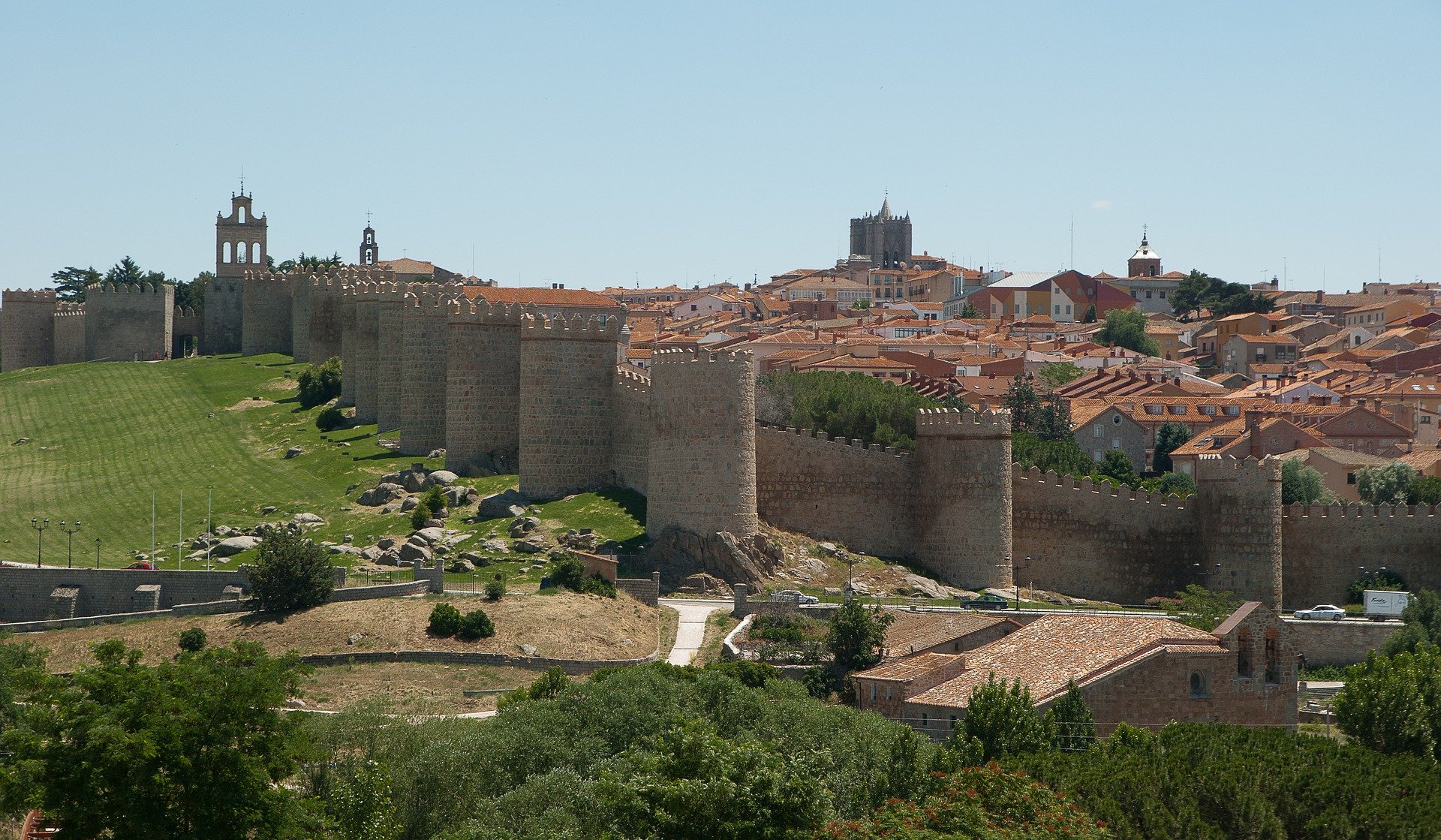 How To Get From Madrid Airport To Avila - All Possible Ways