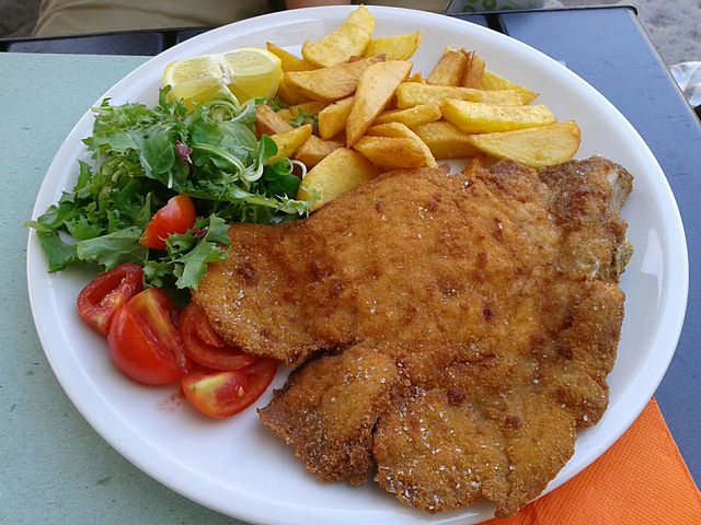 Cotoletta Alla Milanese, Italian Food, Italian cuisine, traditional Italian food, food in Italy, Italian dishes