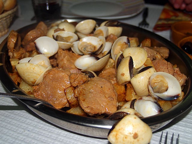 This Portuguese Pork and Clam Dish Will Change How You Think About Surf and Turf 3 How To Make Carne de Porco Alentejana (Recipe Guide)
