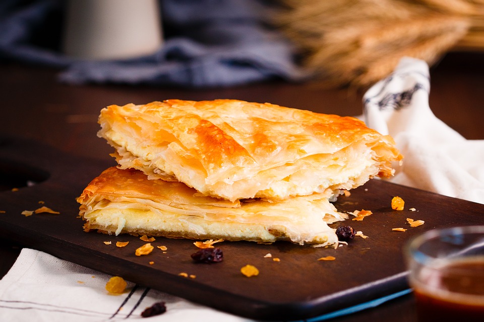 Romanian foods, Traditional food in Romania, What to eat in Romania, Moldovan Cheese Pie, Romanian pie