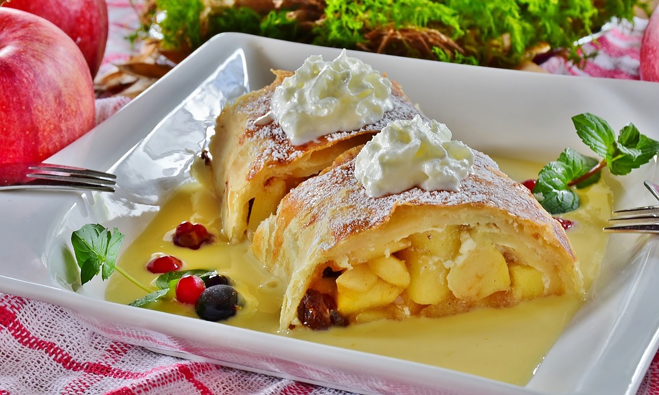 German Food, German cuisine, Traditional German Food, food in Germany, German dishes, German desserts, desserts in Germany, Apfelstrudel