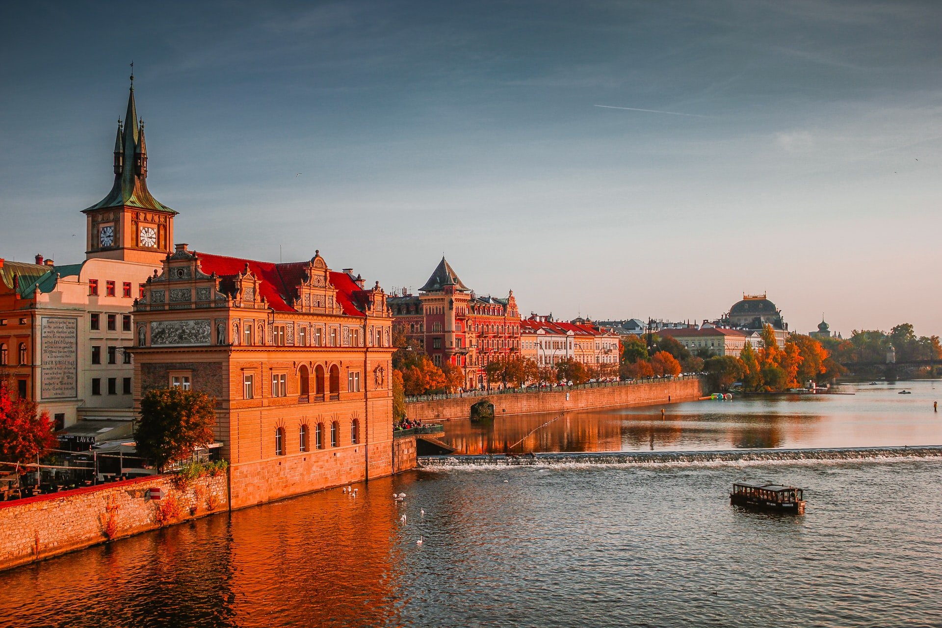 8 Tourist Traps to Avoid in Prague (Travel Guide)