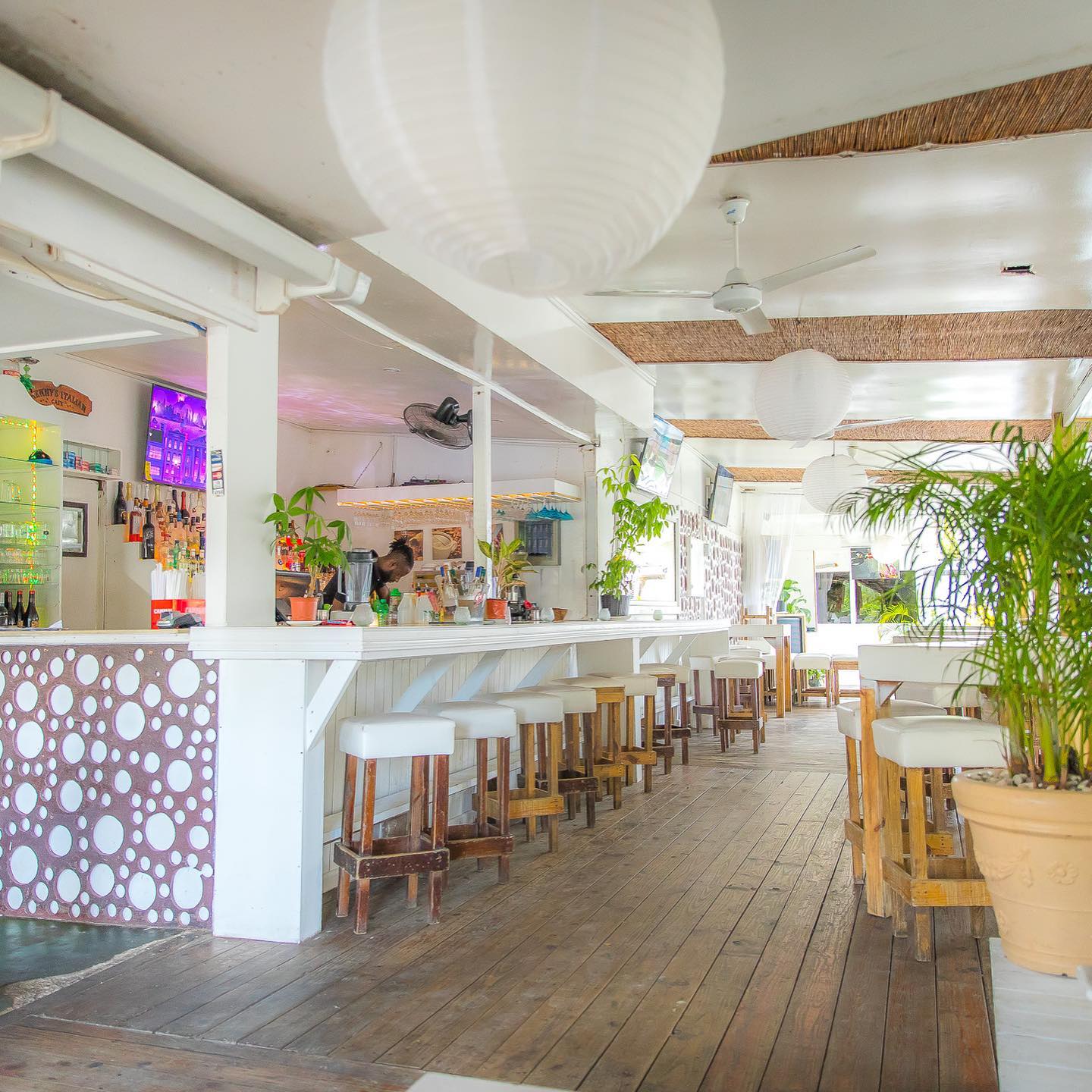 restaurants in negril, best restaurants in negril, where to eat in negril, negril food, negril restaurants, italian cafe