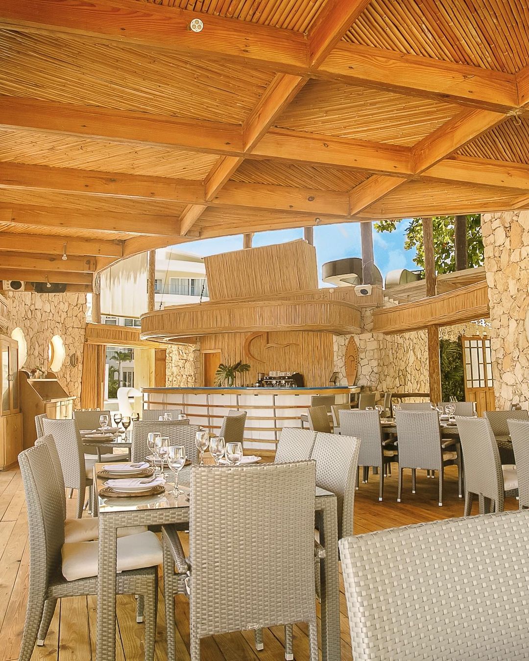 restaurants in punta cana, best restaurants in punta cana, punta cana food, where to eat in punta cana, jellyfish restaurant