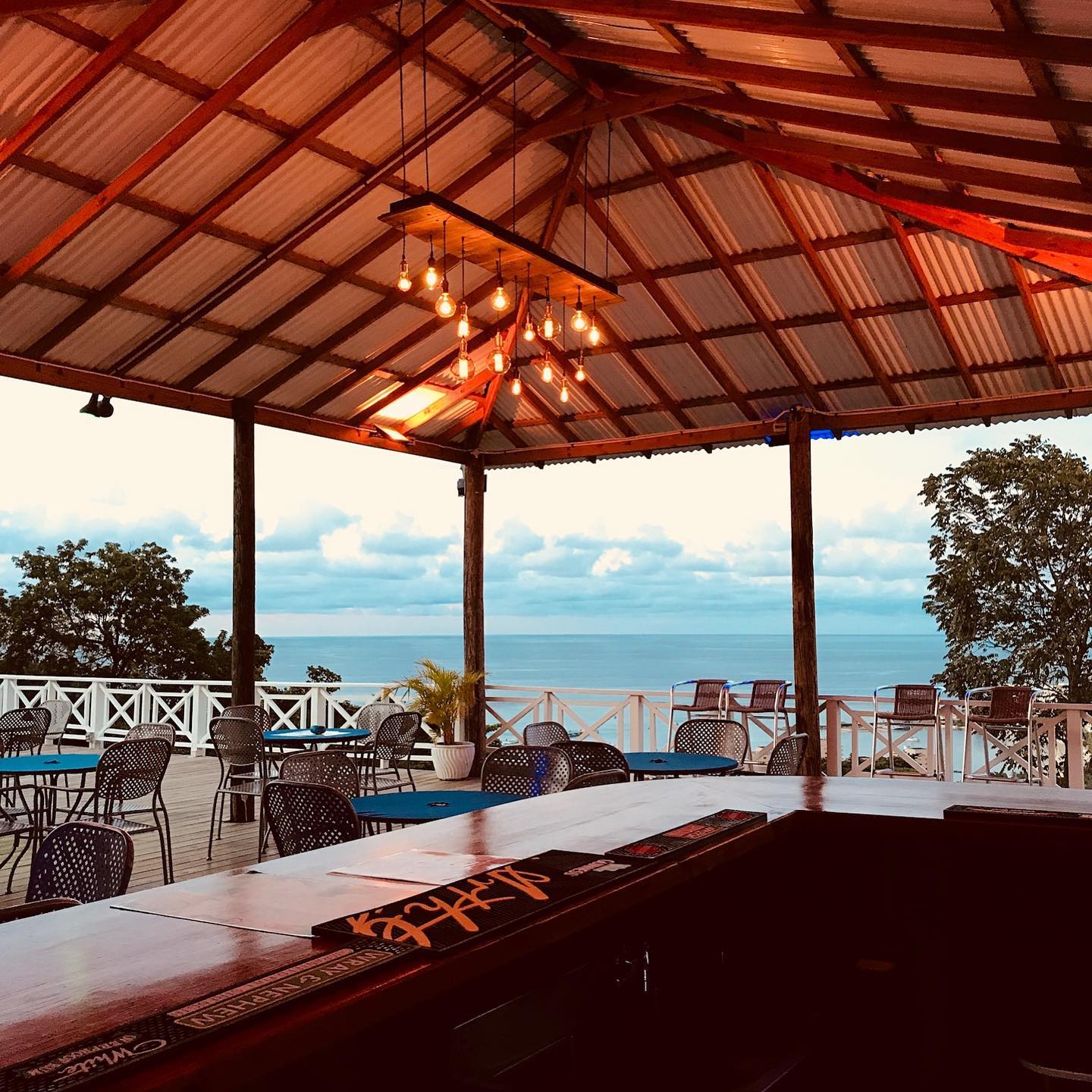 restaurants in ocho rios 2400, best restaurants in ocho rios 170, ocho rios food, where to eat in ocho rios, Oceans on the Ridge