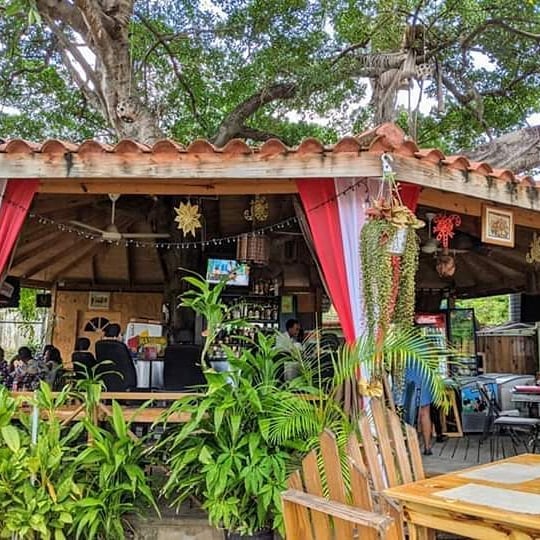 restaurants in montego bay, best restaurants in montego bay, where to eat in montego bay, montego bay food, montego bay restaurants, peppa's cool spot
