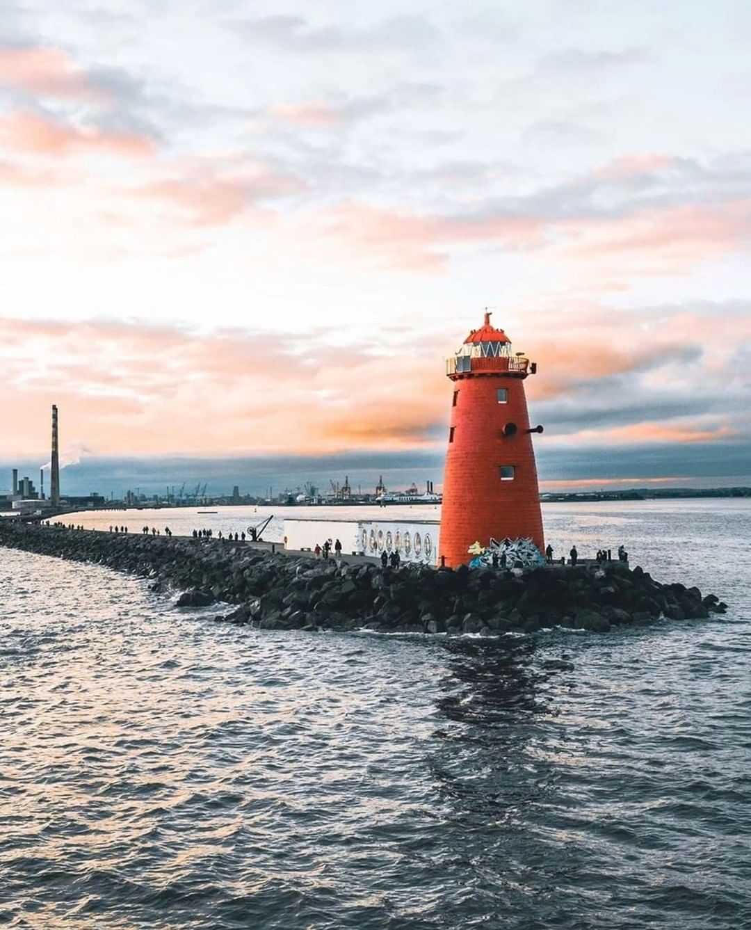 dublin instagram spots, most instagrammable places in dublin, instagrammable places in dublin, dublin photography, dublin photos, poolbeg lighthouse