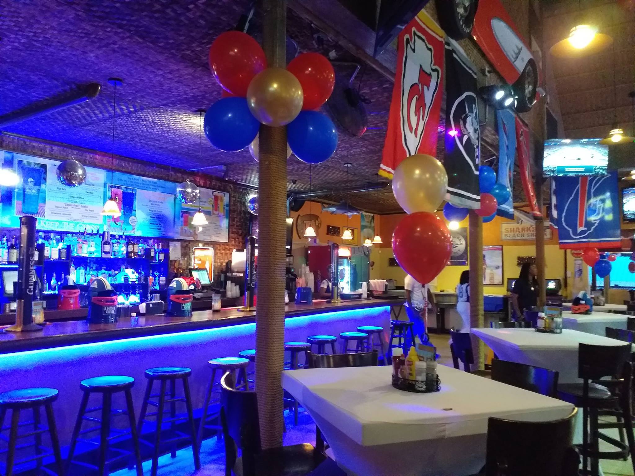 restaurants in nassau, restaurants in nassau bahamas, best restaurants in nassau, best restaurants in nassau, where to eat in nassau, nassau food, sharkeez
