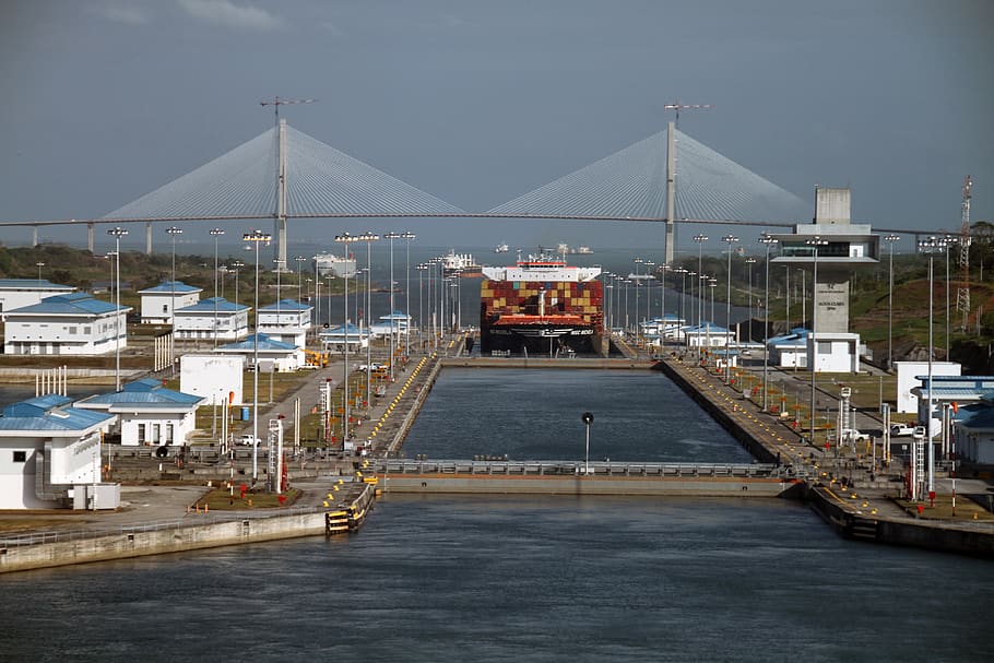 panama canal crossing artificial conduit