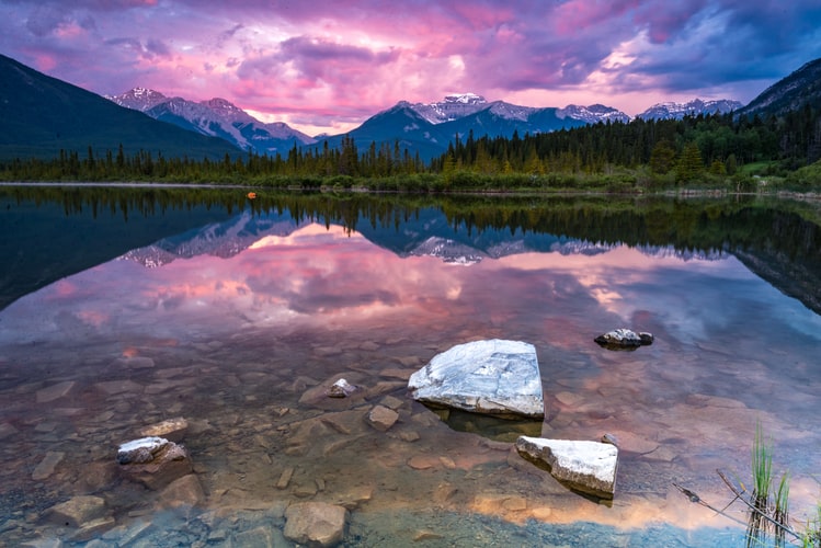 Canada instagram spots, most instagrammable places in Canada, instagrammable places in Canada, Canada photography, Canada photos, Vermillion lake