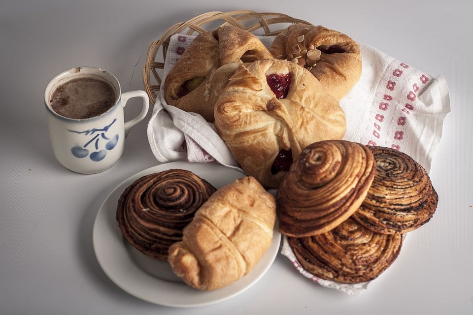 Hungarian Food, Traditional Hungarian Food, Hungary Food, Hungarian cuisine, traditional food in Hungary, Hungary cuisine, Hungarian dishes, Hungary dishes, Hungarian Drinks, traditional snacks and desserts in Hungary, Hungarian snacks, Hungarian Desserts,