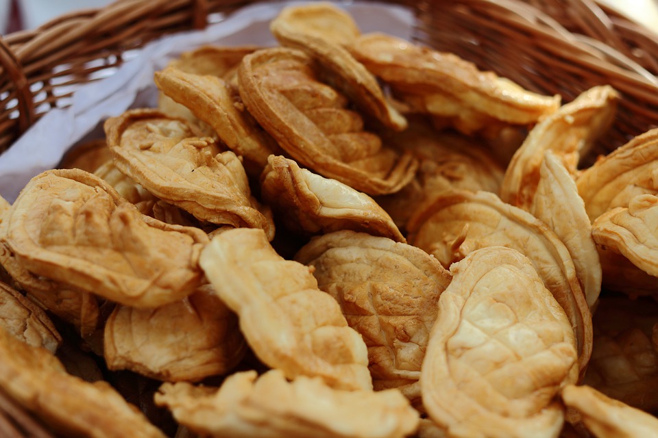 Polish Snacks, Traditional Polish Snacks and Desserts, traditional food in Poland, Poland Snacks, Polish Desserts, Poland Desserts, oscypek cheese